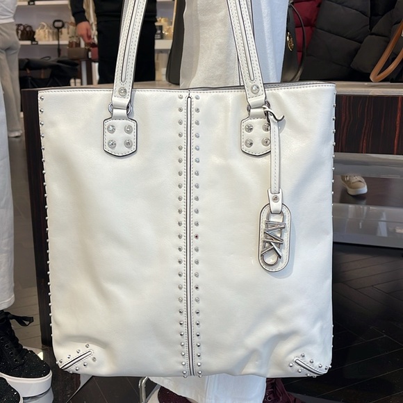 Michael Kors Astor Large Studded Leather
N/S Tote Bag Handbag Optic
NWT - Picture 11 of 16